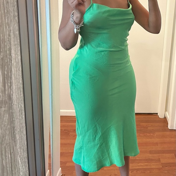 Green dress - Picture 1 of 2